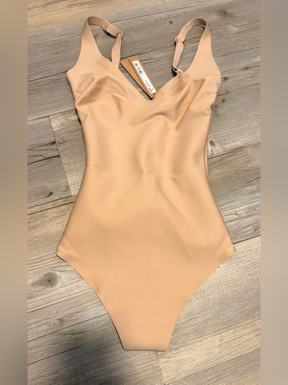 SKIMS Kim Kardashian Body plunge bodysuit small new with tags